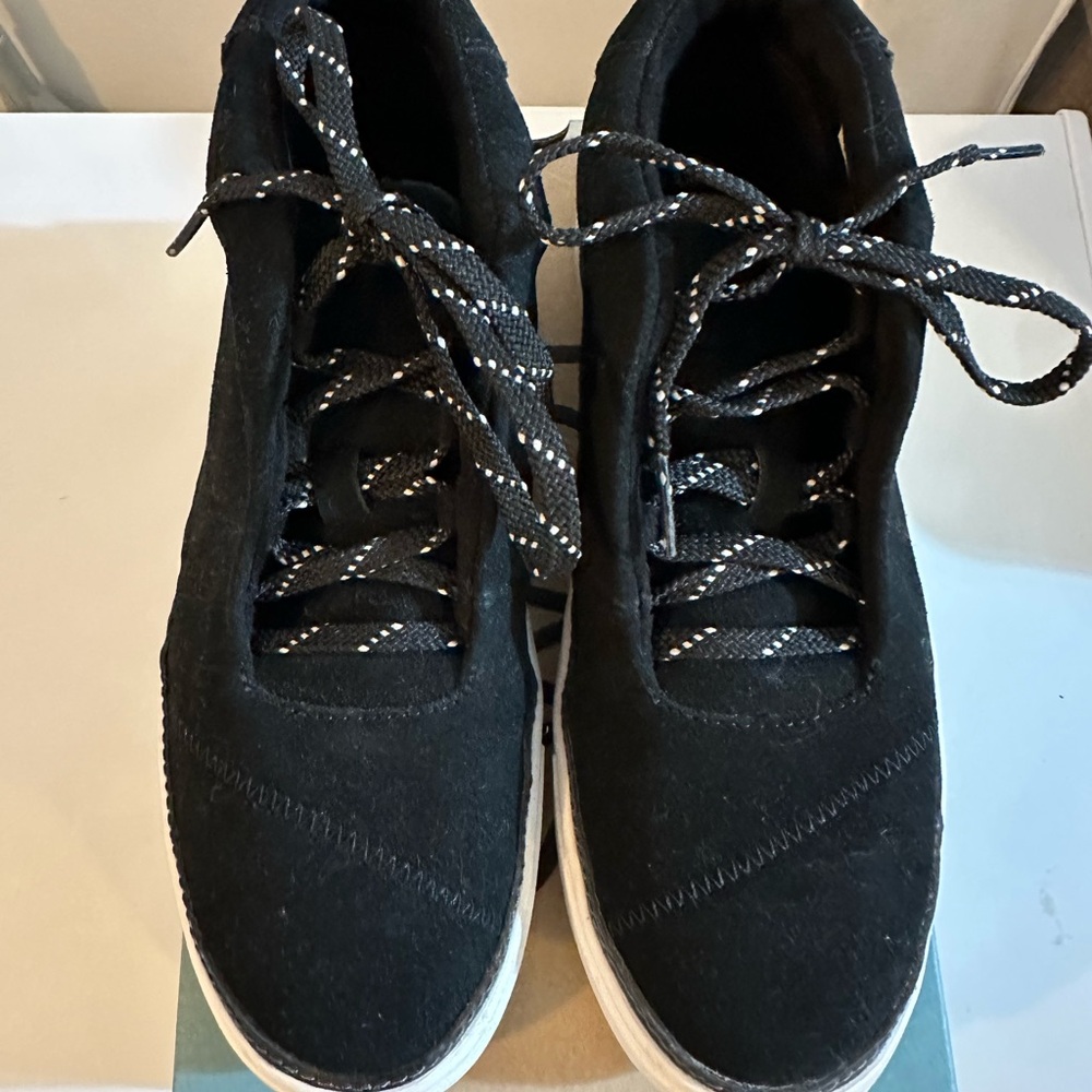 Toms Riley Suede Shoes - Picture 3 of 4